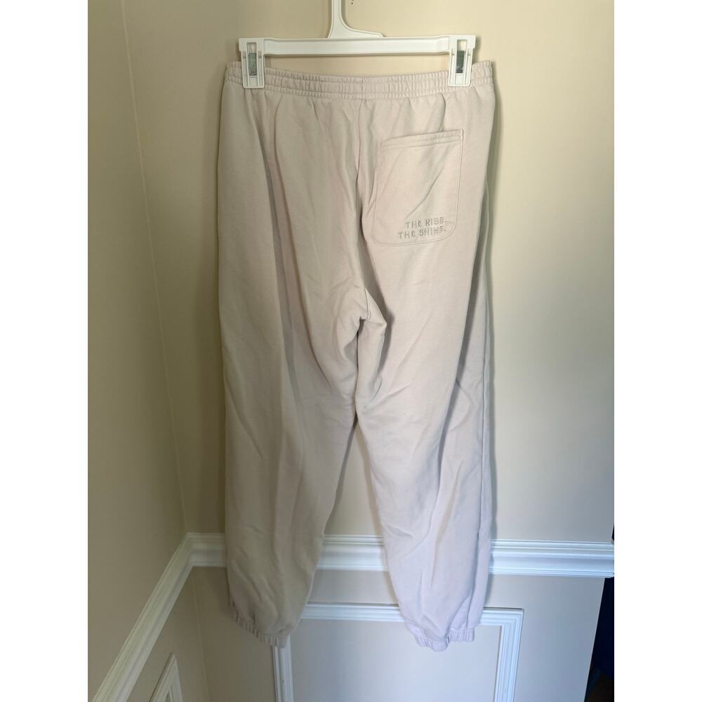 Vuori | Women’s Size Small Sedona Sweatpant Joggers in Bone Athlesuire Lounge - Picture 5 of 10
